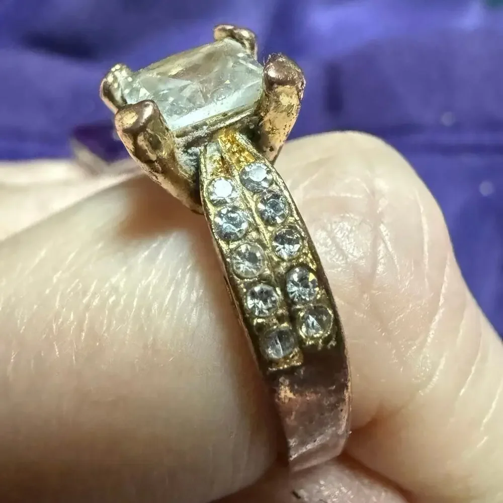 🧚🏻‍♀️ Vintage Style Statement Ring Size 7.5 Square Cut Gold Tone Distressed Look